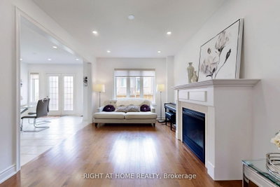 423 Grindstone Trail • Oakville, ON photo 3
