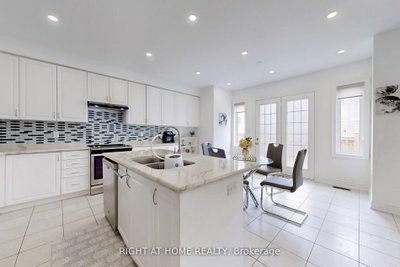 423 Grindstone Trail • Oakville, ON photo 8