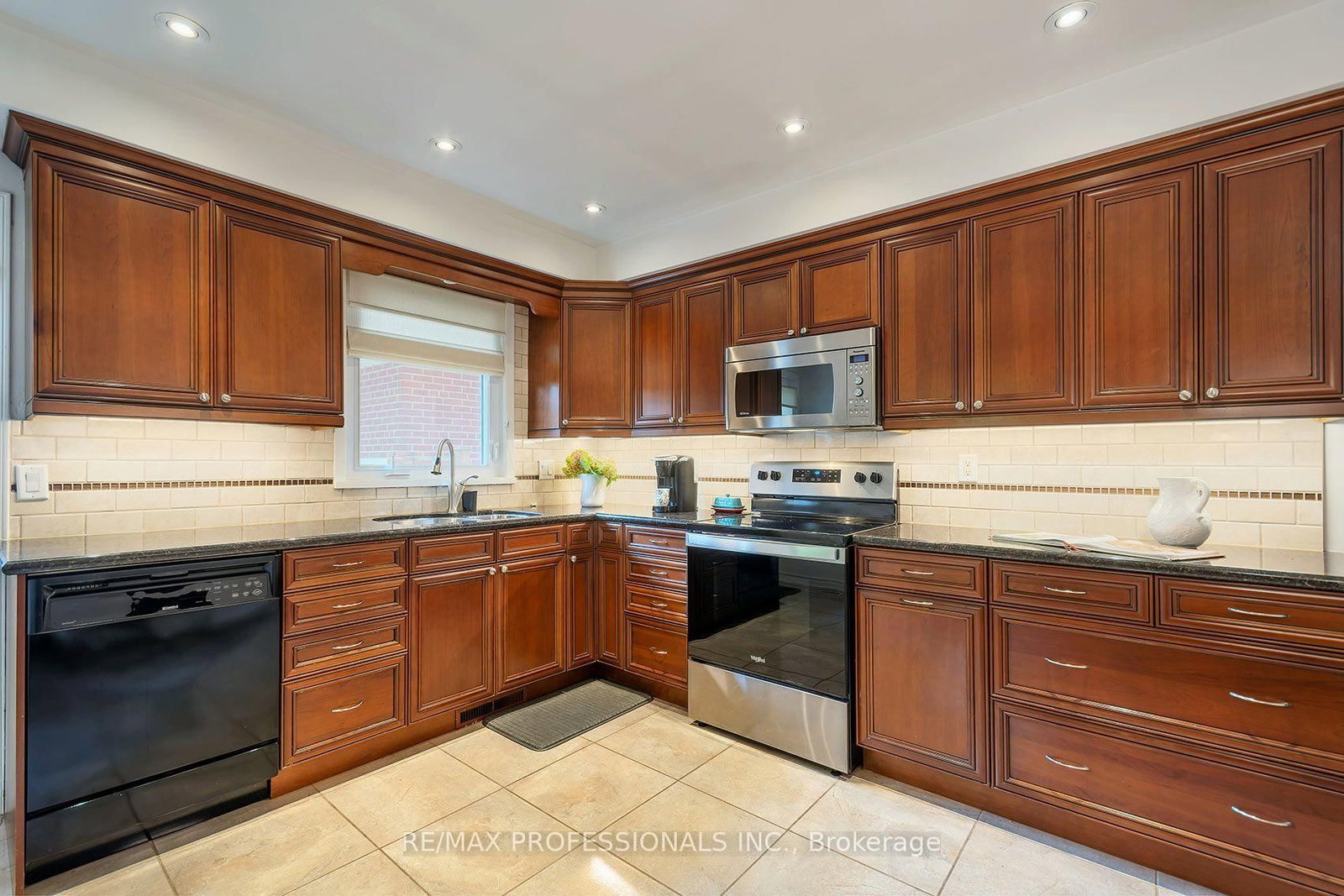 17 Clearside Place • Toronto, ON photo 13