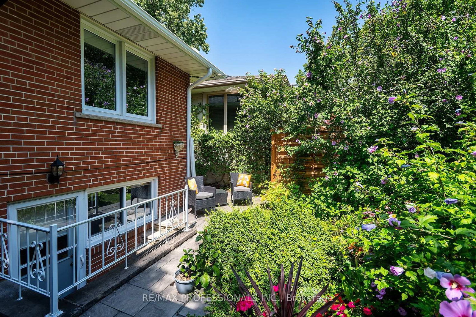 17 Clearside Place • Toronto, ON photo 34