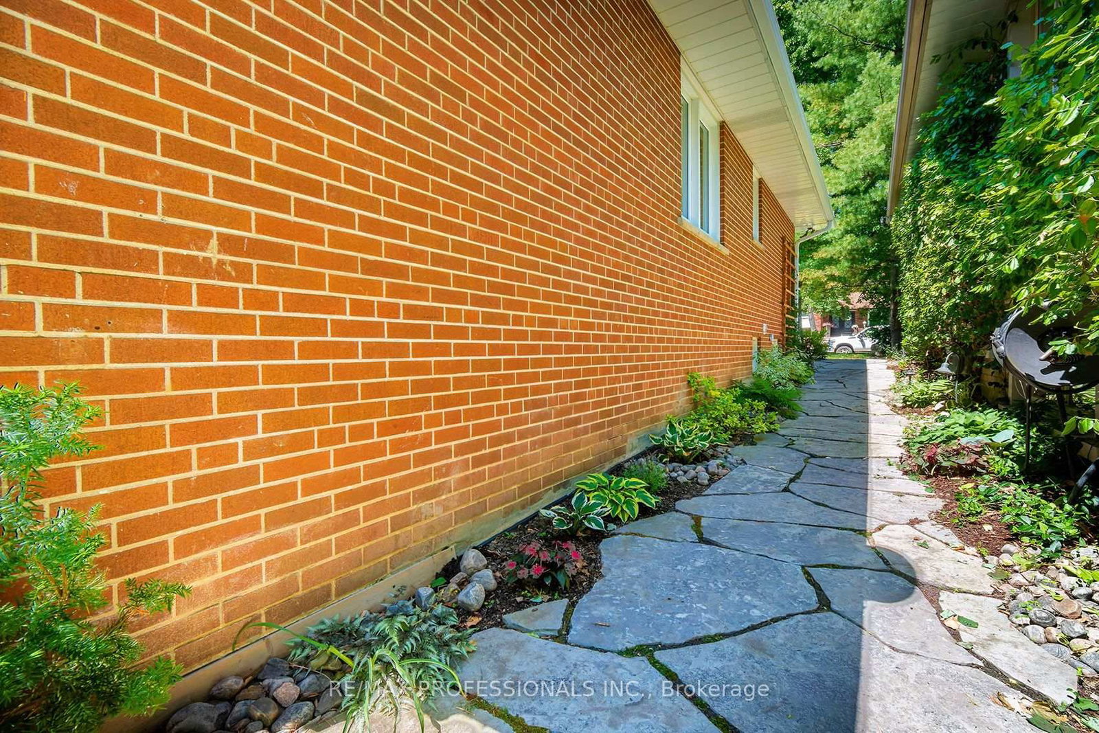 17 Clearside Place • Toronto, ON photo 43