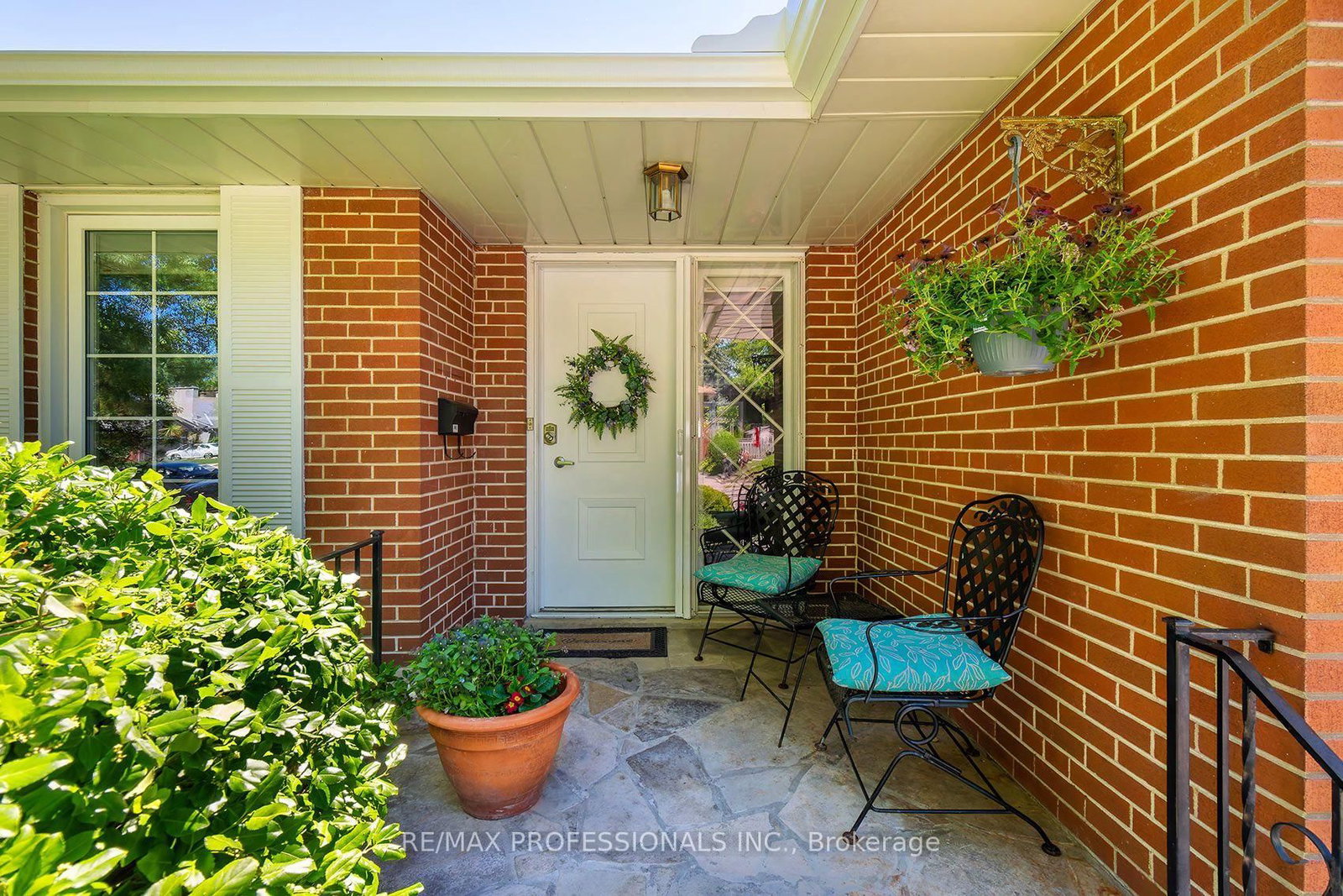17 Clearside Place • Toronto, ON photo 6