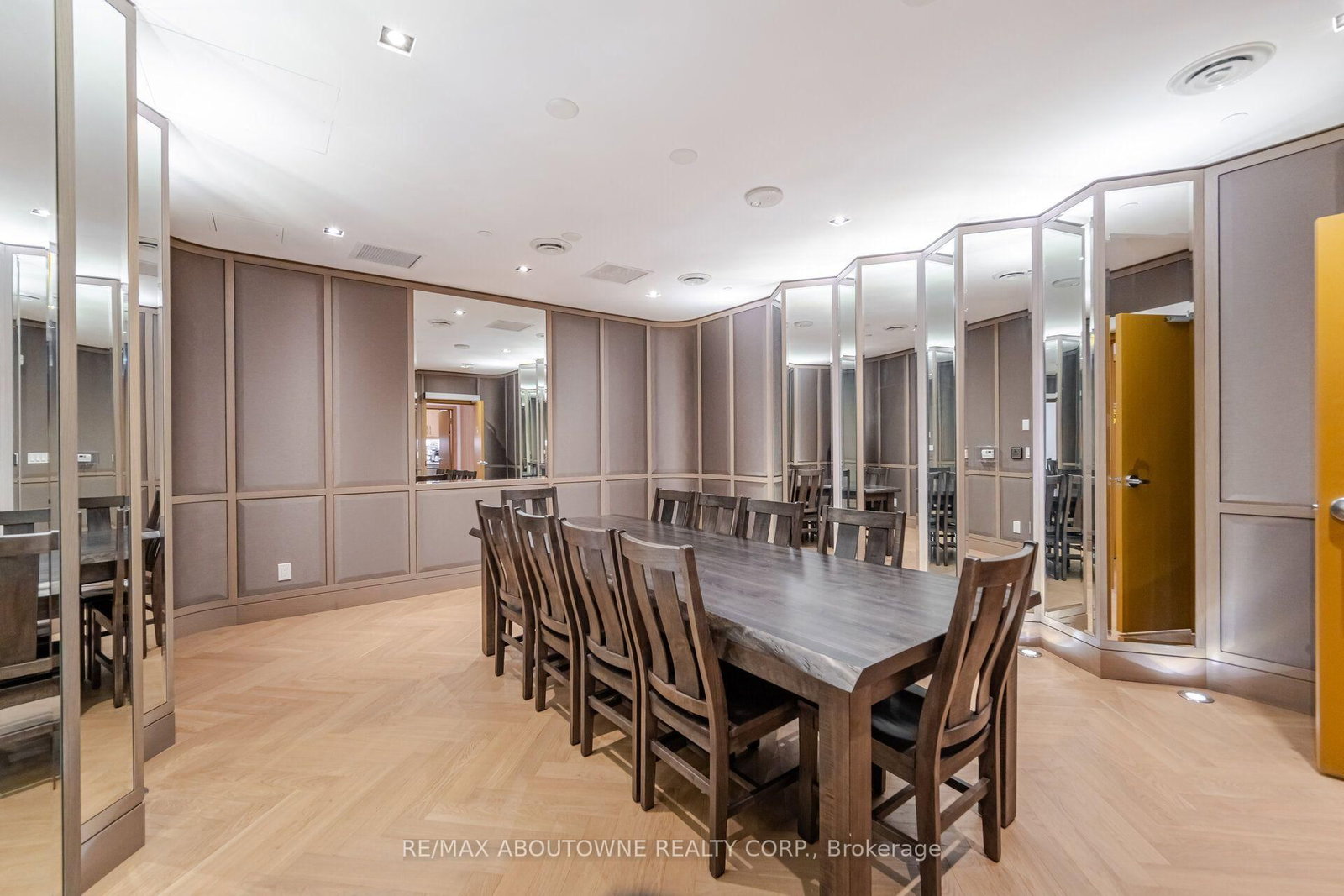 1441 ELGIN Street • #106 • Burlington, ON photo 39