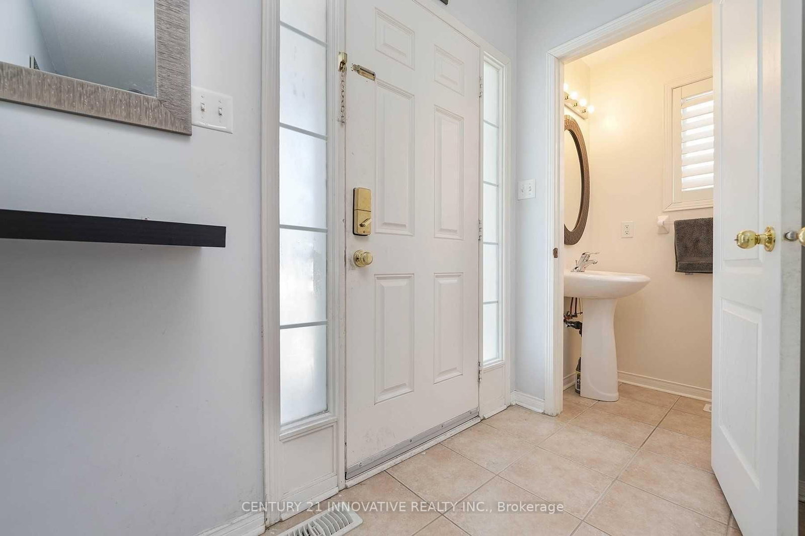 97 Hollingsworth Circle • Brampton, ON photo 2