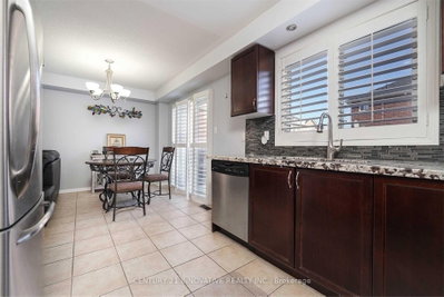 97 Hollingsworth Circle • Brampton, ON photo 5