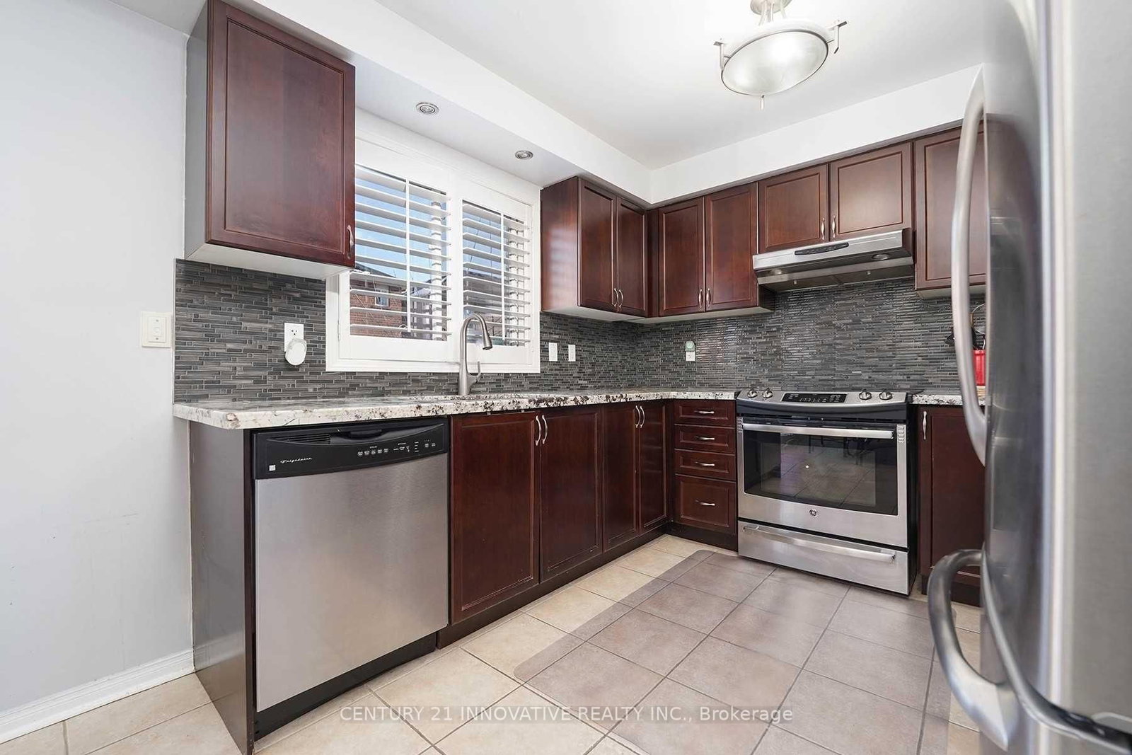 97 Hollingsworth Circle • Brampton, ON photo 6