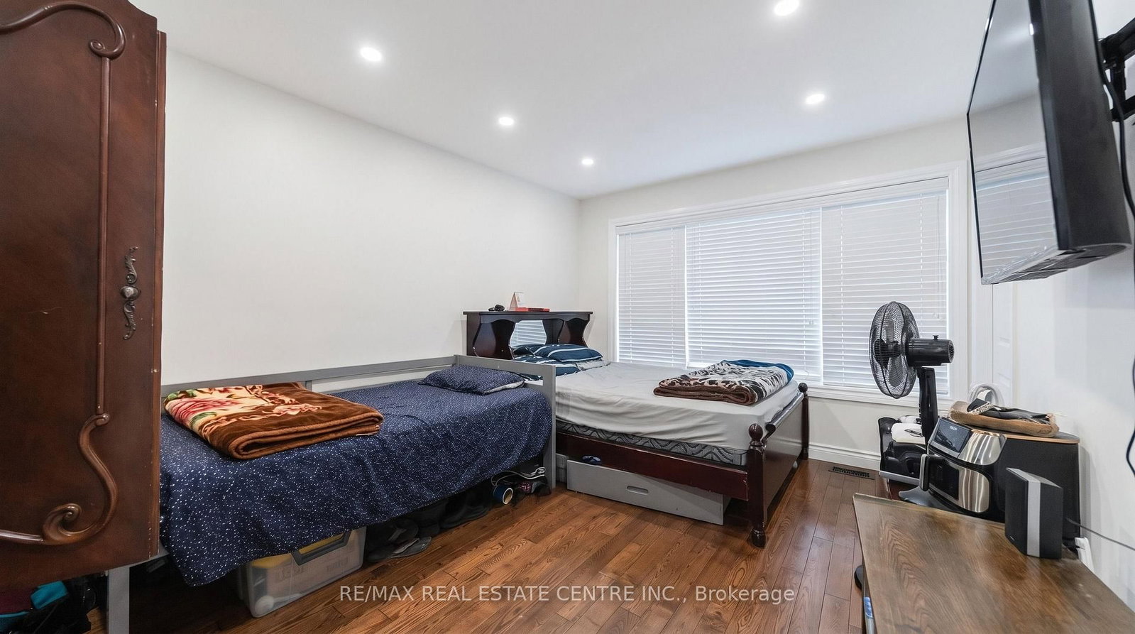 22 Neames Crescent • Toronto, ON photo 10