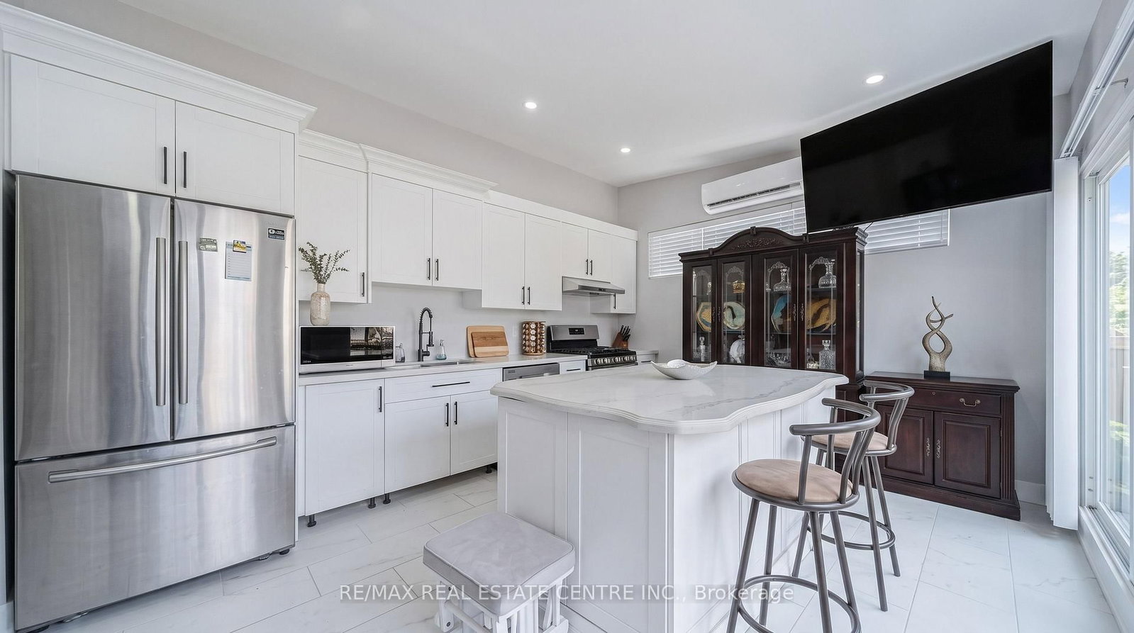 22 Neames Crescent • Toronto, ON photo 12