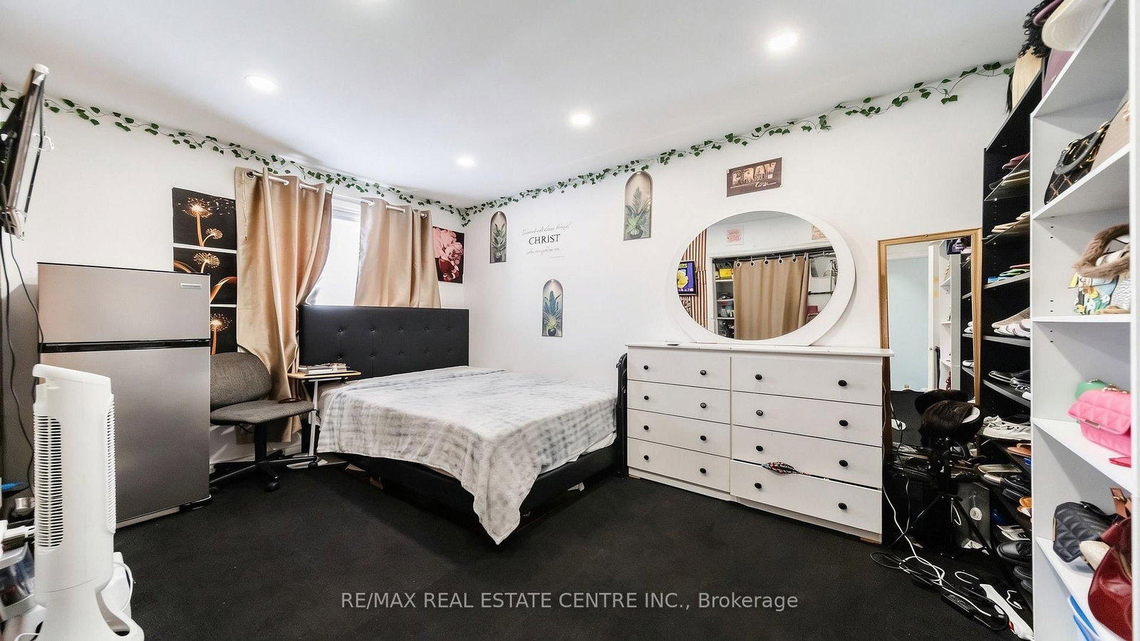 22 Neames Crescent • Toronto, ON photo 16