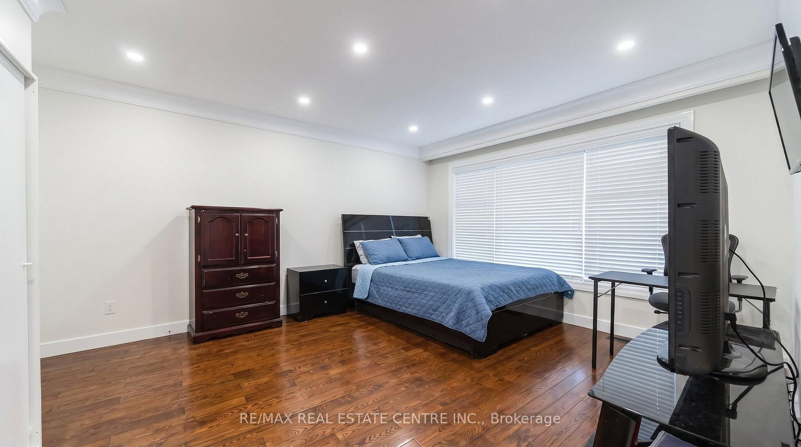 22 Neames Crescent • Toronto, ON photo 17