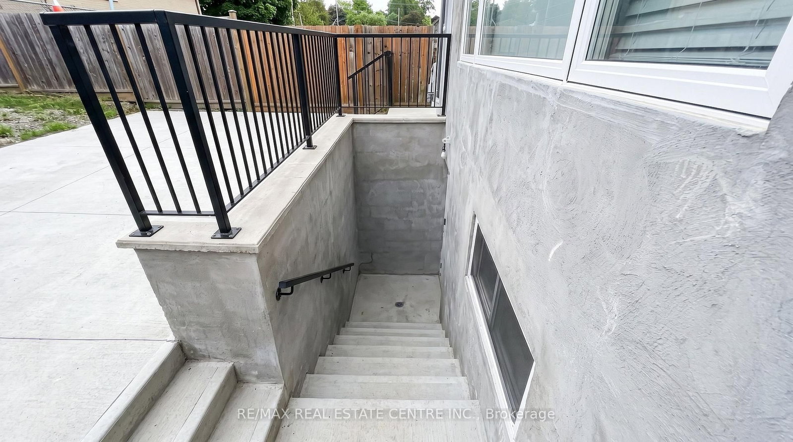 22 Neames Crescent • Toronto, ON photo 27