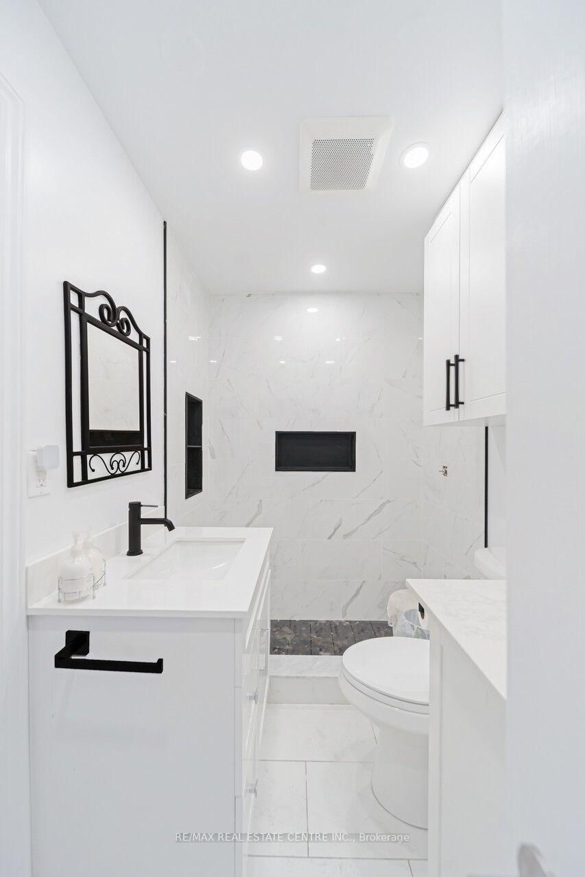 22 Neames Crescent • Toronto, ON photo 9