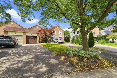 1221 Hedgestone Crescent • Oakville, ON photo 2