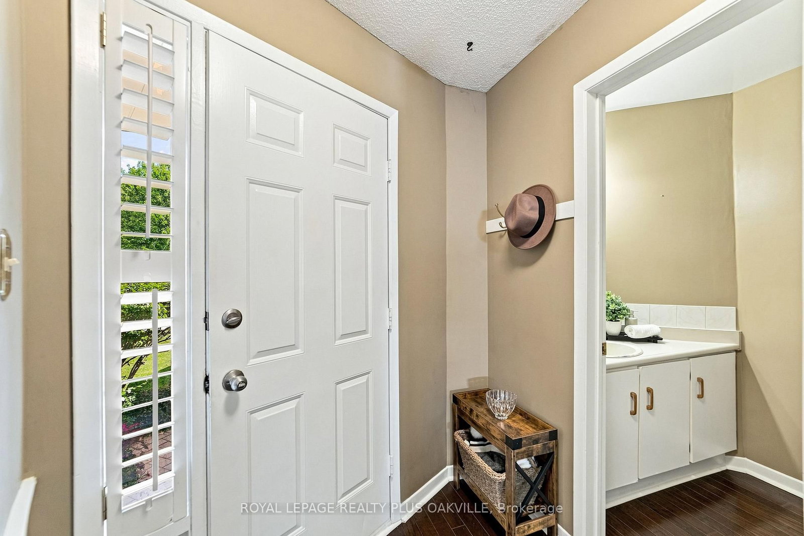 1221 Hedgestone Crescent • Oakville, ON photo 4