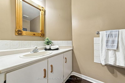 1221 Hedgestone Crescent • Oakville, ON photo 5