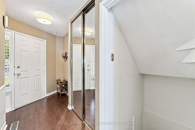 1221 Hedgestone Crescent • Oakville, ON photo 6