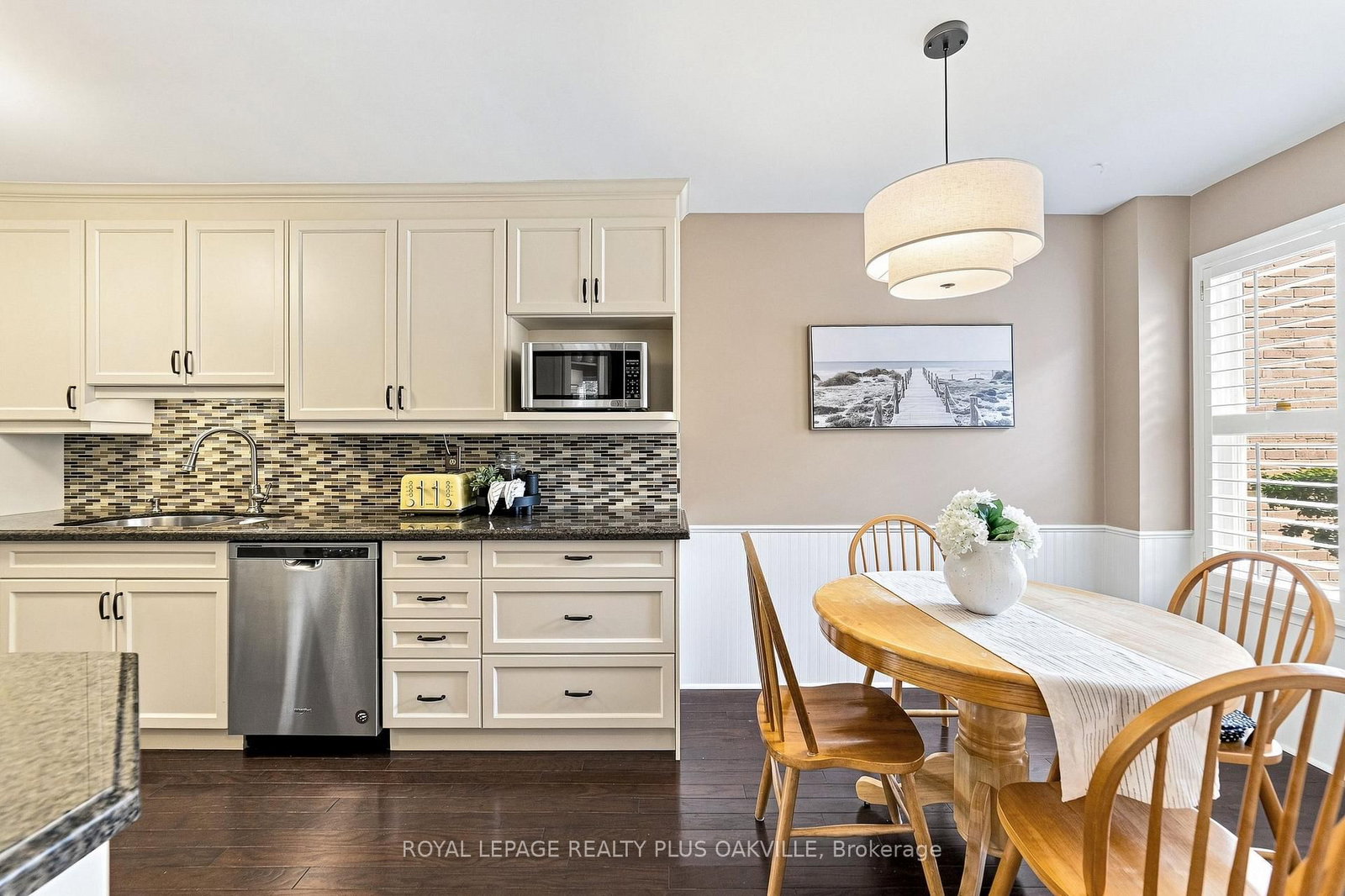 1221 Hedgestone Crescent • Oakville, ON photo 9