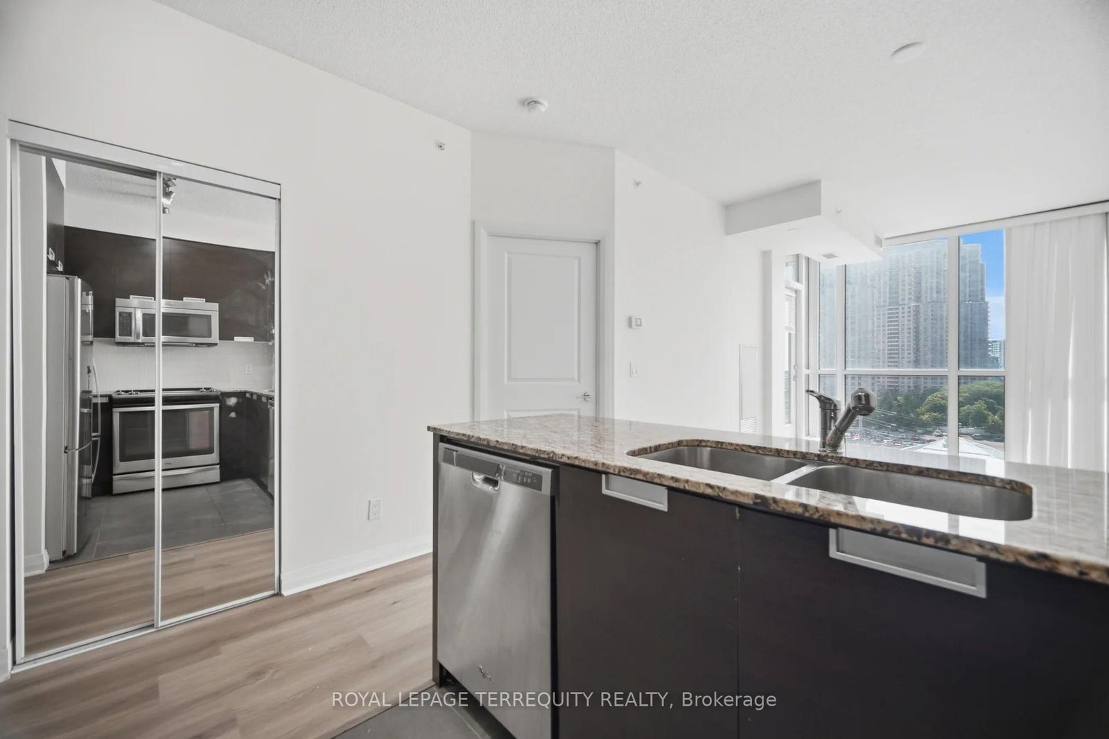 75 Eglinton Avenue W • #703 • Mississauga, ON photo 11