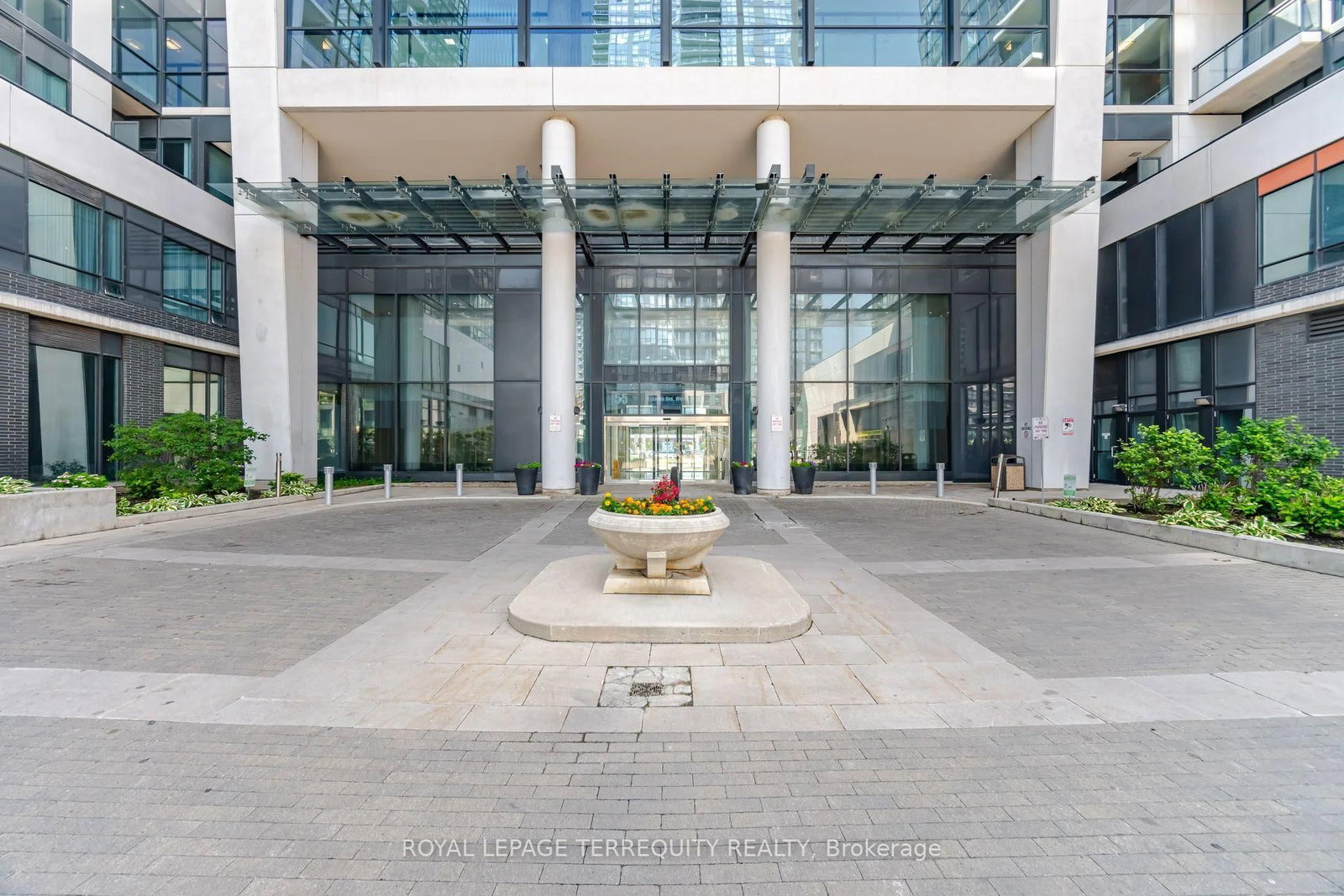 75 Eglinton Avenue W • #703 • Mississauga, ON photo 3