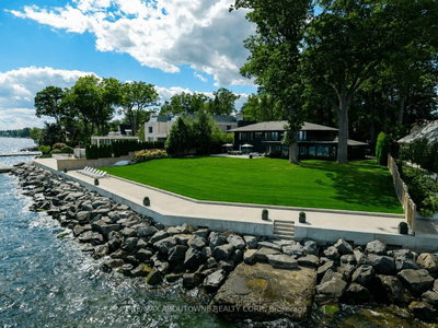 3 Ennisclare Drive • Oakville, ON photo 3
