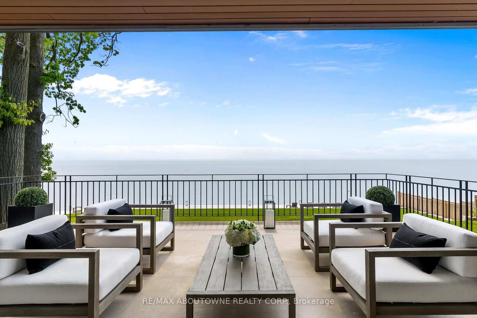 3 Ennisclare Drive • Oakville, ON photo 33