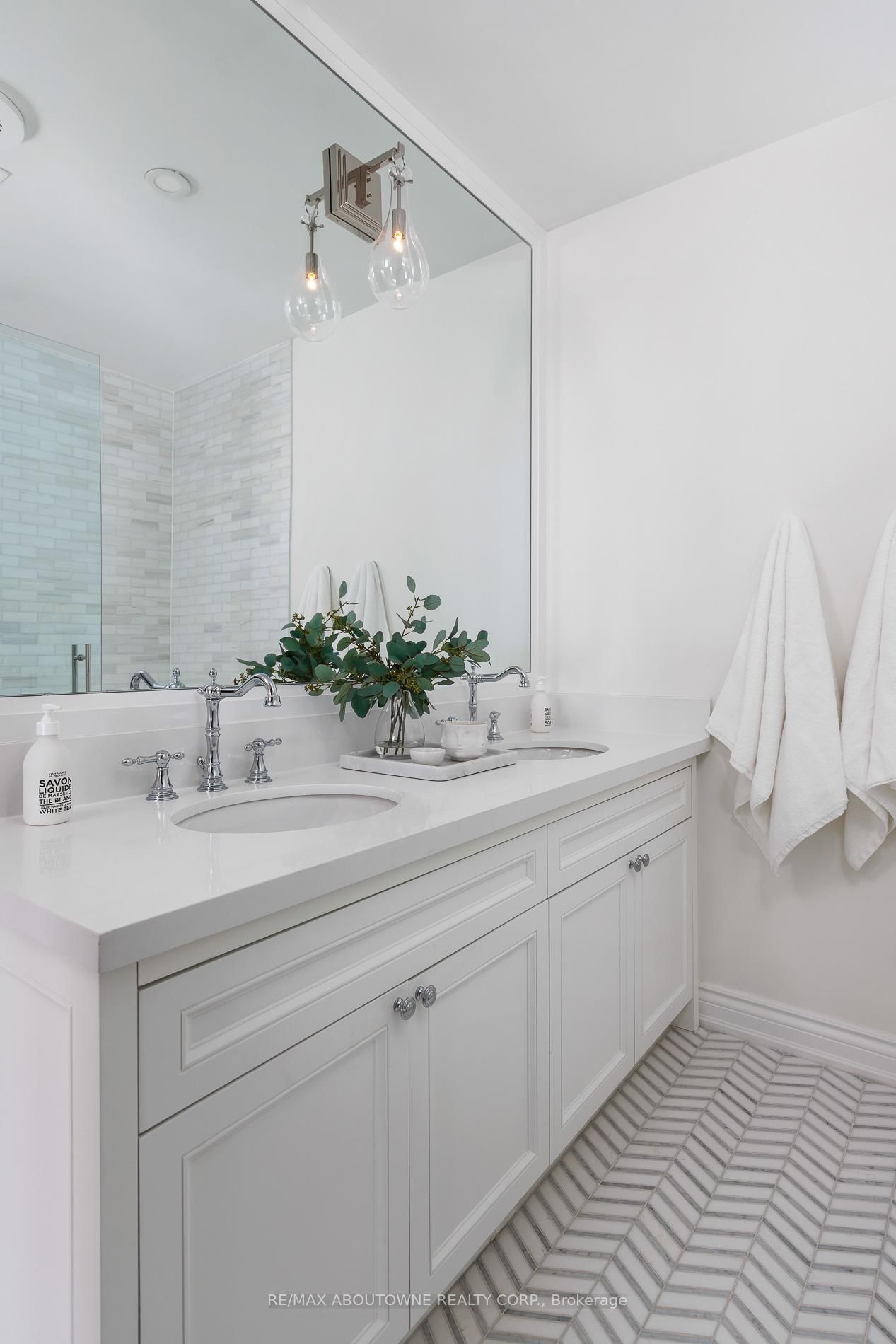 3 Ennisclare Drive • Oakville, ON photo 35