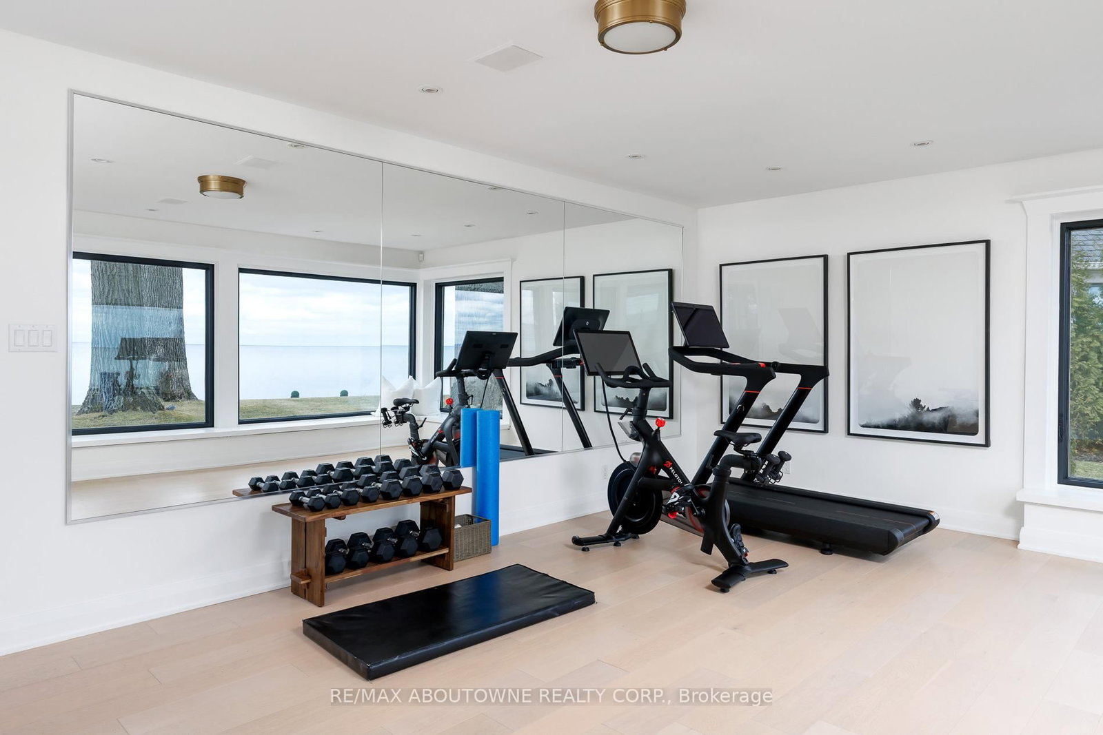3 Ennisclare Drive • Oakville, ON photo 39