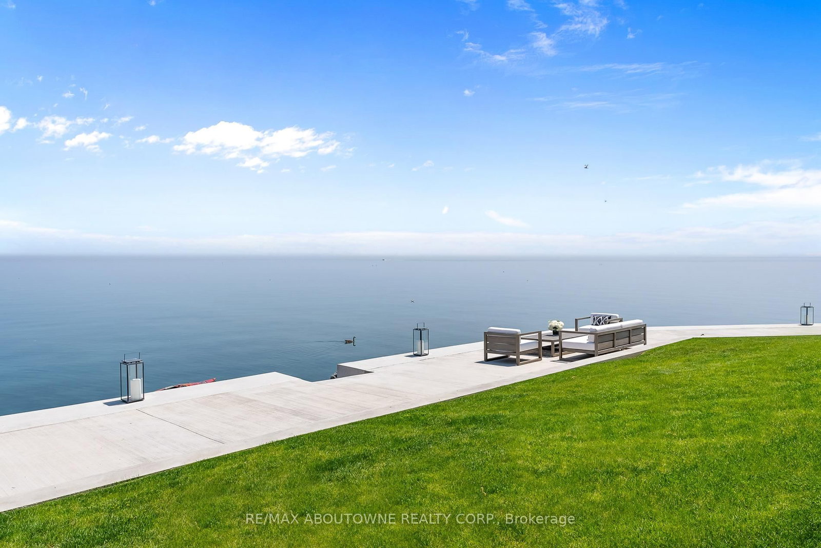 3 Ennisclare Drive • Oakville, ON photo 41