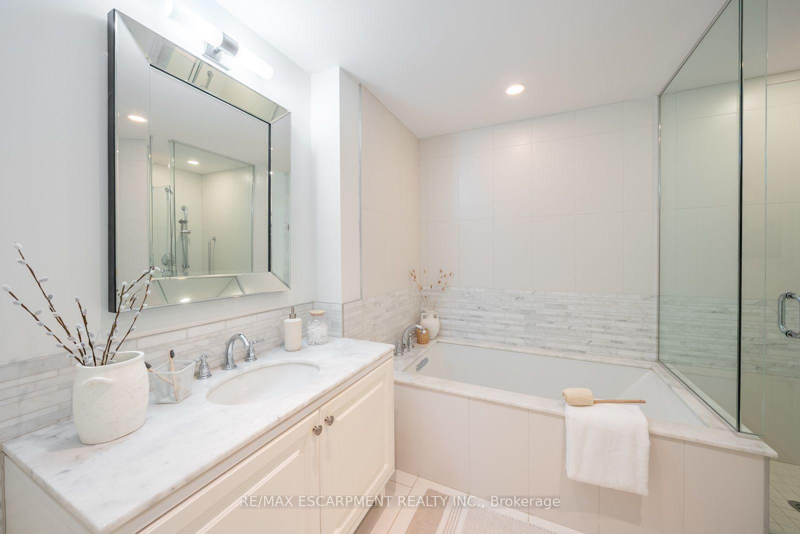 3500 LAKESHORE Road W • #110 • Oakville, ON photo 21