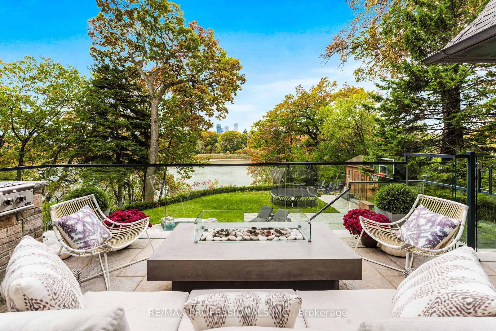 23 Riverside Crescent • Toronto, ON photo 14