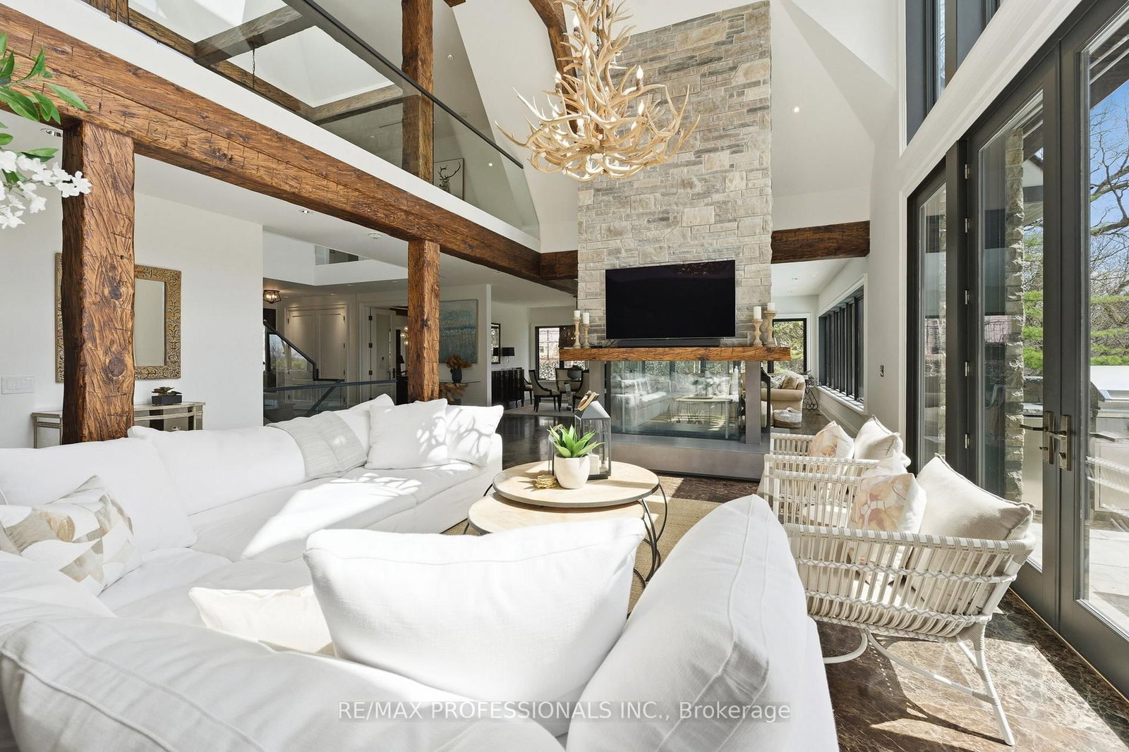 23 Riverside Crescent • Toronto, ON photo 3