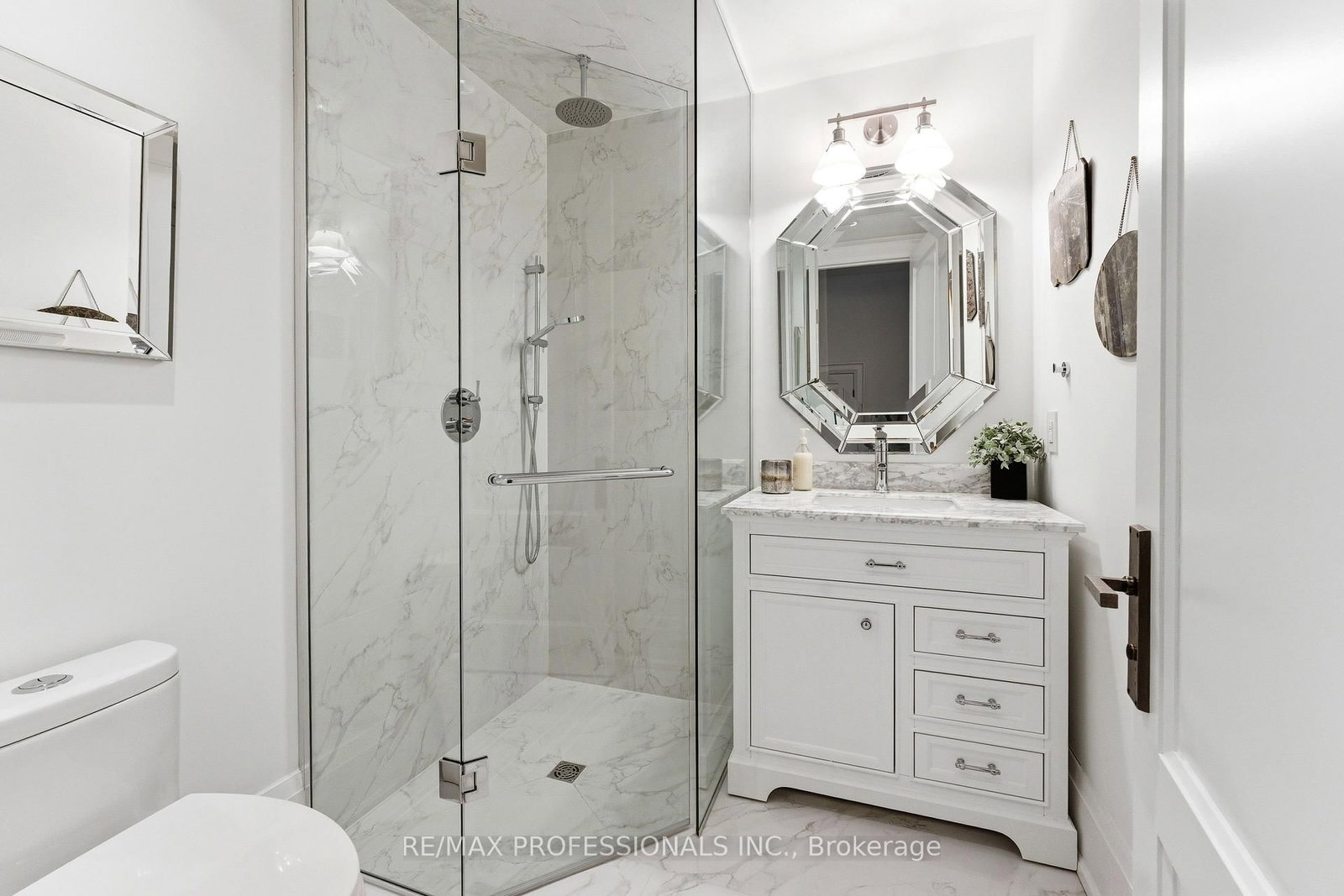 23 Riverside Crescent • Toronto, ON photo 35