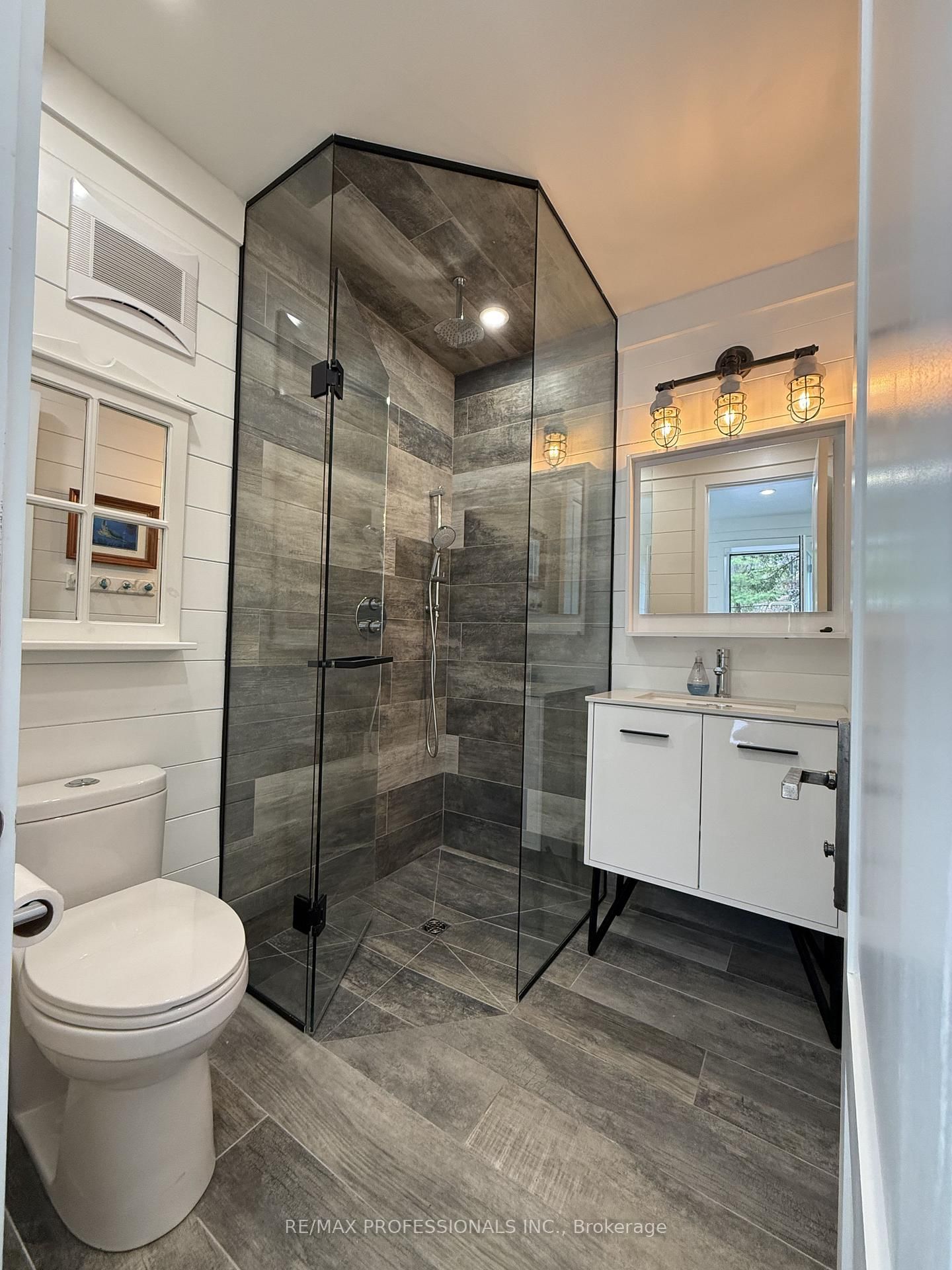 23 Riverside Crescent • Toronto, ON photo 43