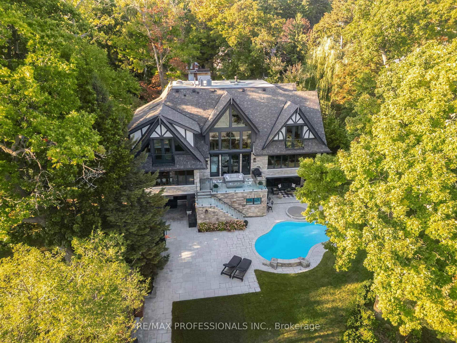 23 Riverside Crescent • Toronto, ON photo 47