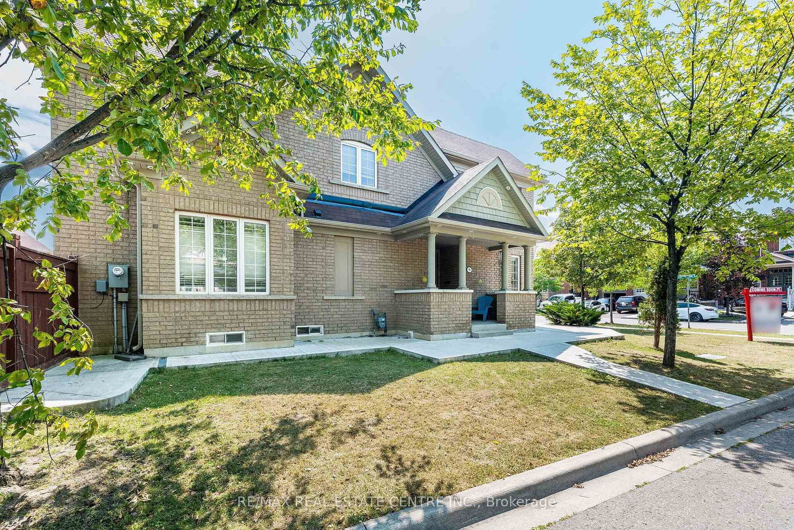 9 Loftsmoor Drive • Brampton, ON photo 4