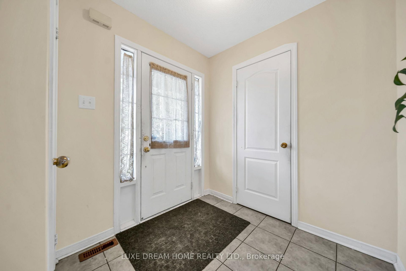 7 Grape Trail • Brampton, ON photo 4