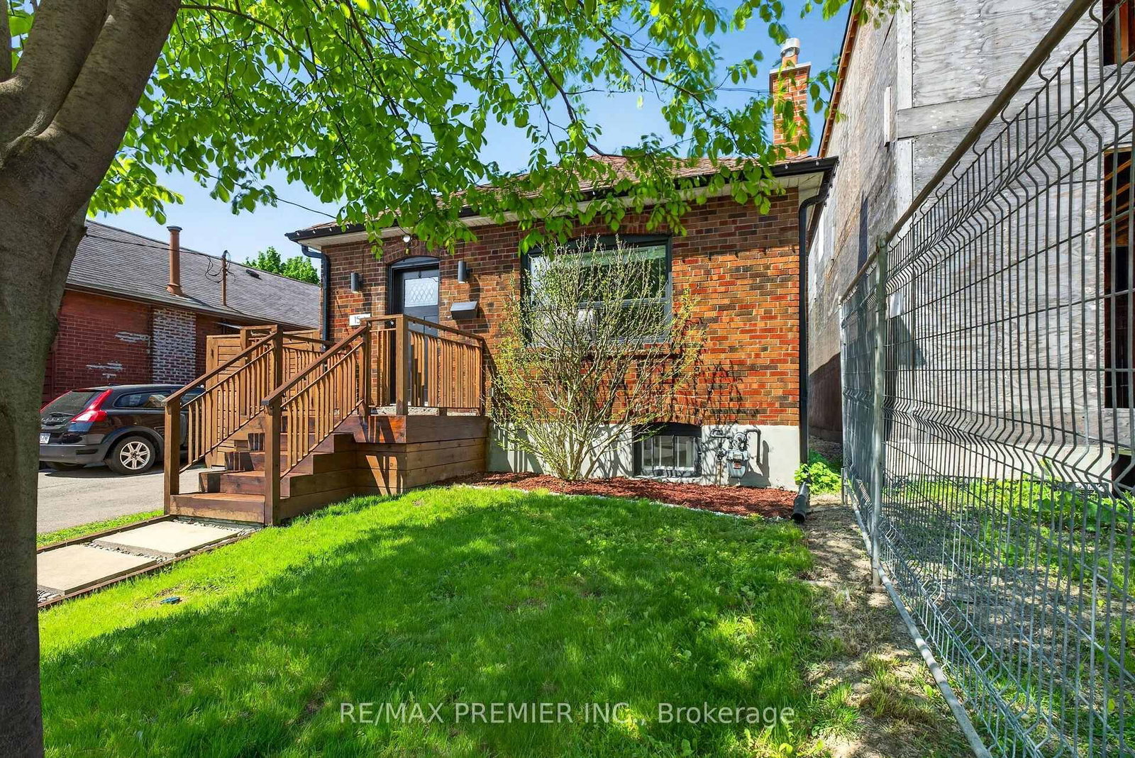 154 Fifth Street • Toronto, ON photo 3