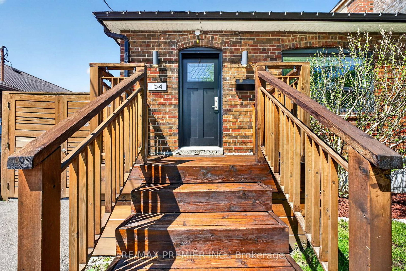 154 Fifth Street • Toronto, ON photo 4