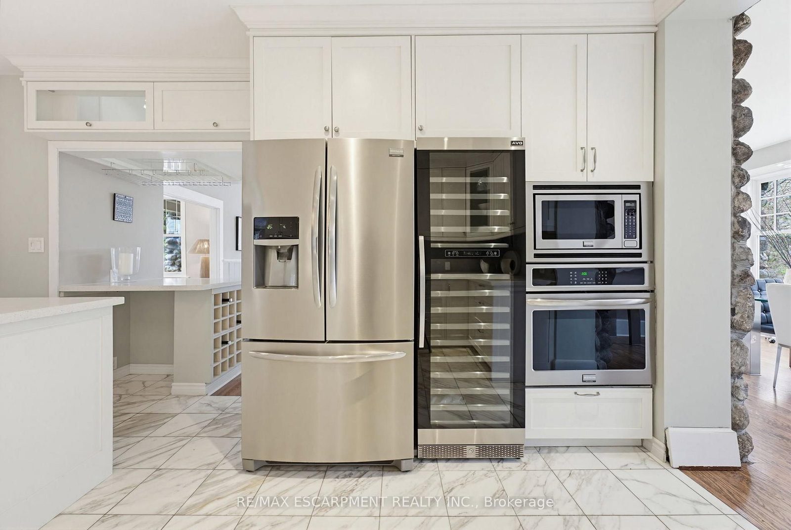3083 LAKESHORE Road • Burlington, ON photo 10