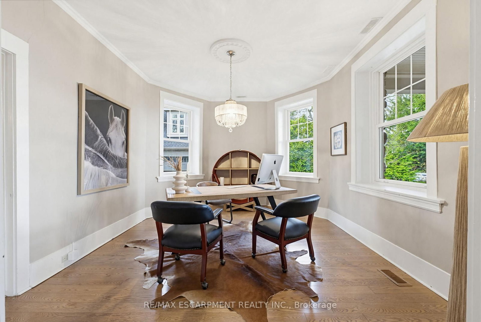 3083 LAKESHORE Road • Burlington, ON photo 12