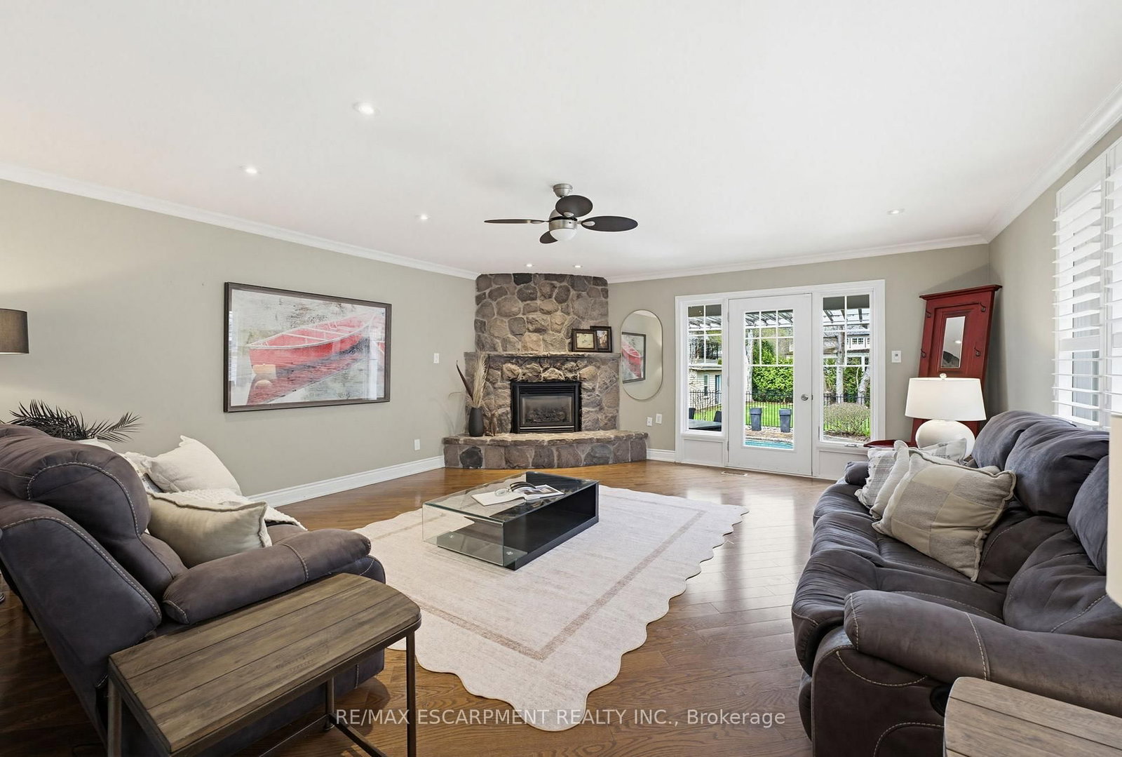 3083 LAKESHORE Road • Burlington, ON photo 13
