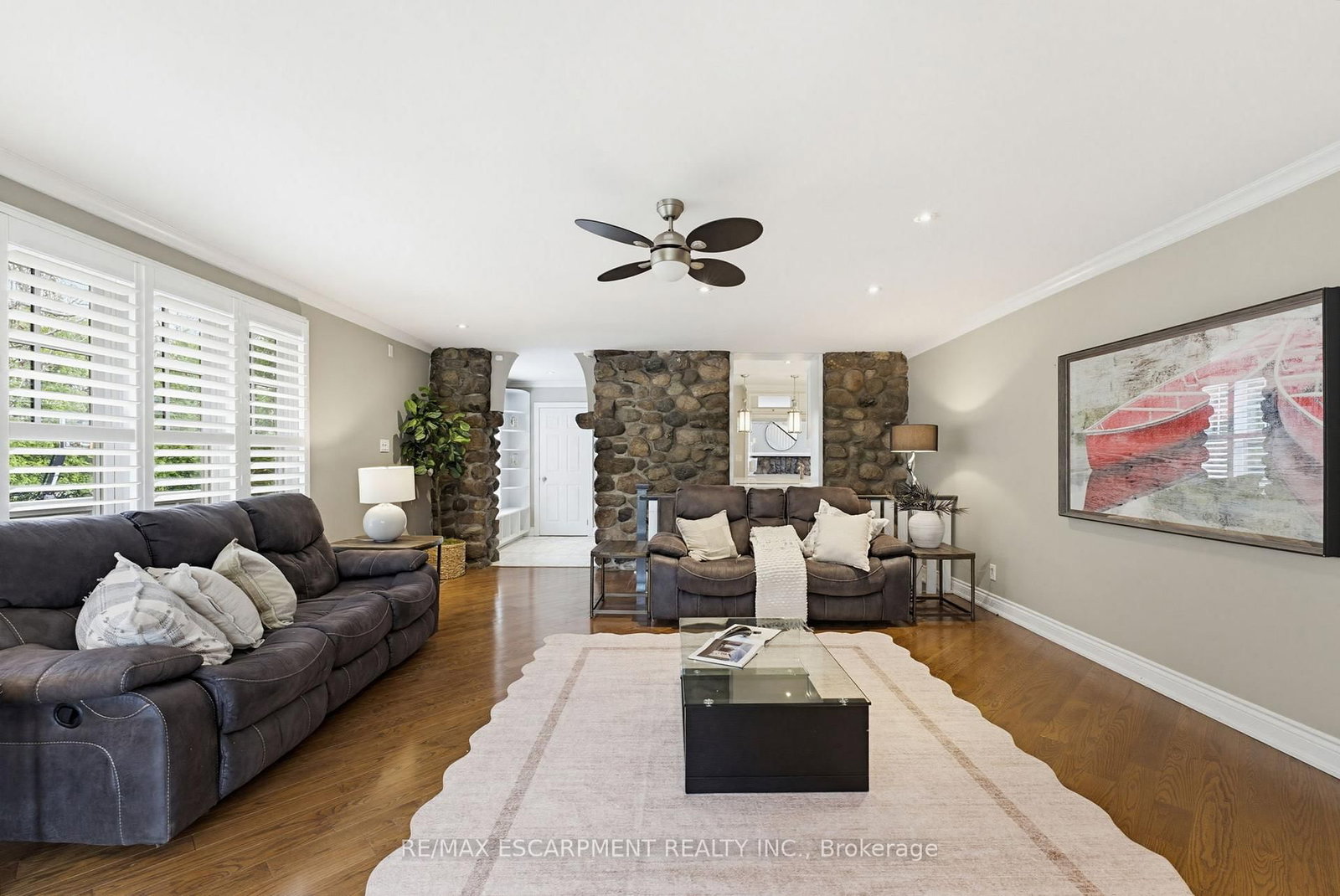 3083 LAKESHORE Road • Burlington, ON photo 14