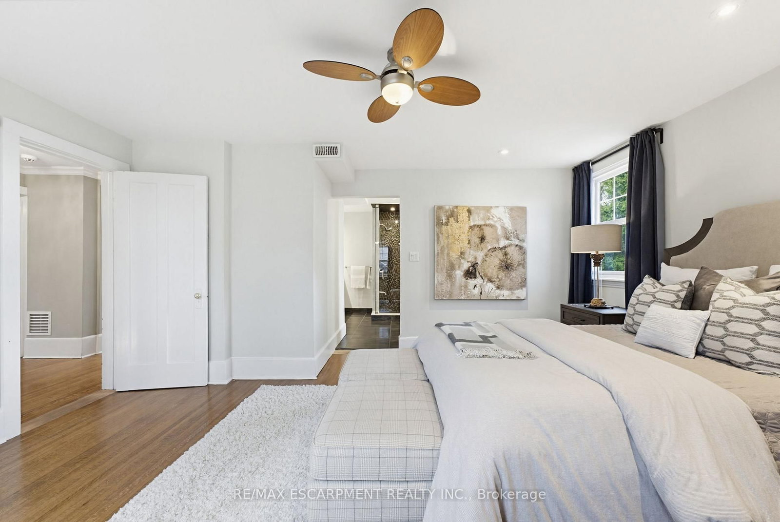 3083 LAKESHORE Road • Burlington, ON photo 18