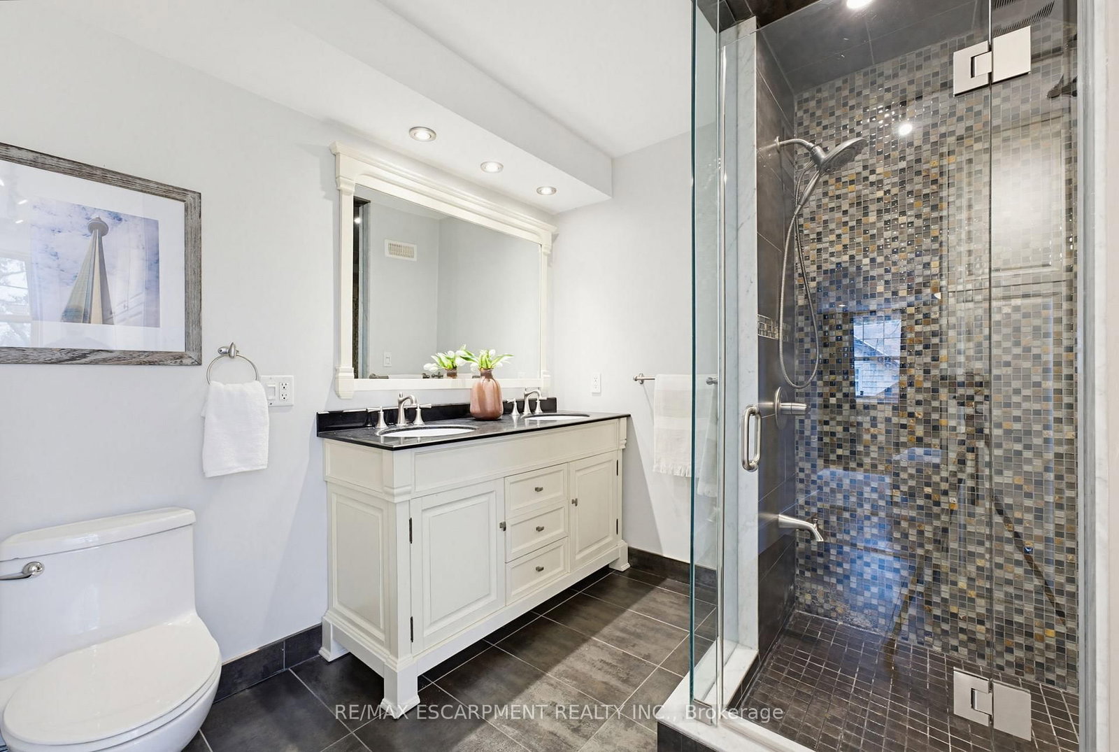 3083 LAKESHORE Road • Burlington, ON photo 19