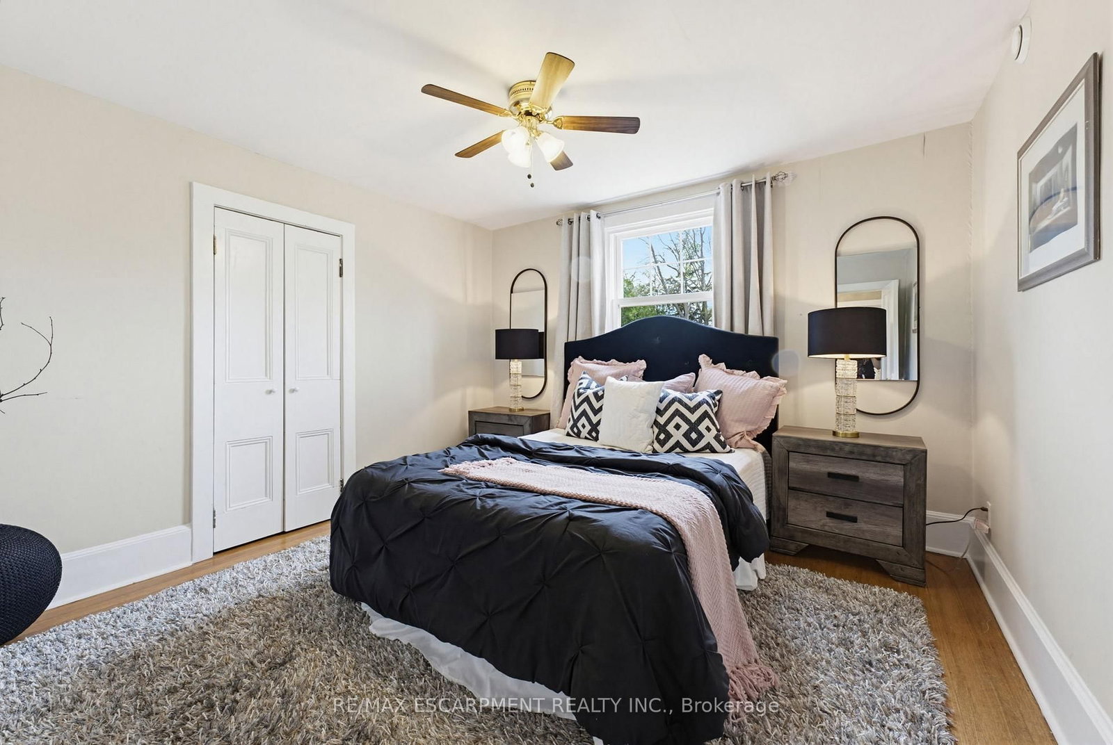 3083 LAKESHORE Road • Burlington, ON photo 21