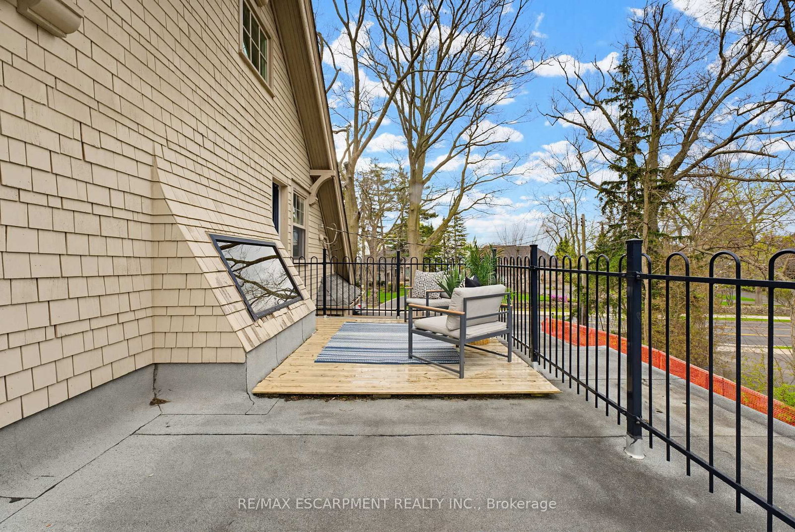 3083 LAKESHORE Road • Burlington, ON photo 23