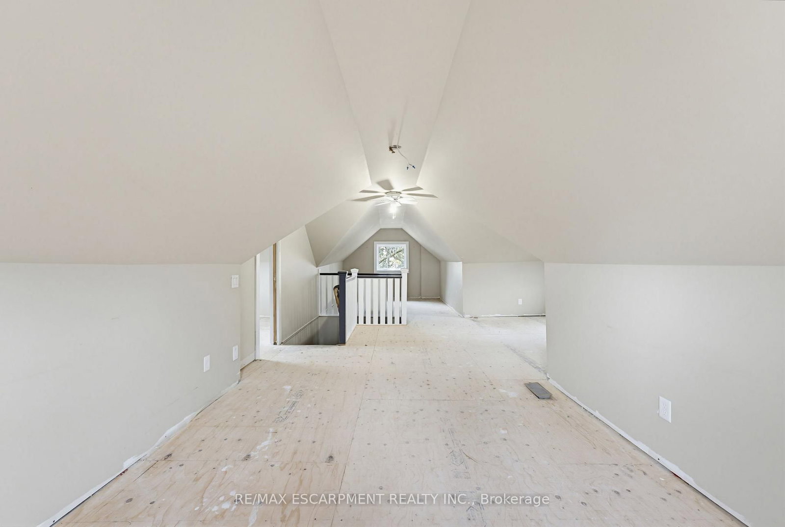 3083 LAKESHORE Road • Burlington, ON photo 25
