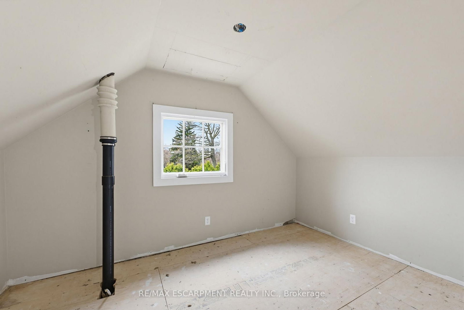 3083 LAKESHORE Road • Burlington, ON photo 26