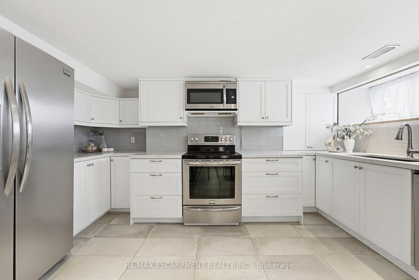 3083 LAKESHORE Road • Burlington, ON photo 30