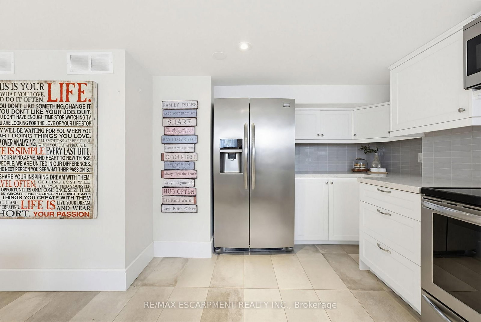 3083 LAKESHORE Road • Burlington, ON photo 31